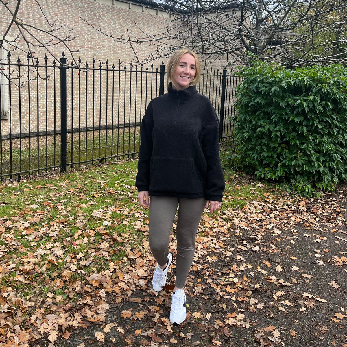 Women's Breastfeeding Black Oversized Fleece Pretty Mama